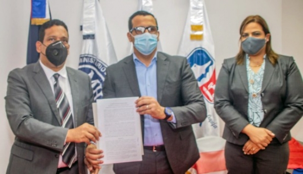 La INAGUJA firma importante acuerdo con la Dirección General de Contrataciones Públicas en beneficio de las micro, pequeñas y medianas empresas textiles del país