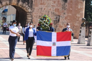 La INAGUJA deposita ofrenda floral en conmemoraci&oacute;n  del mes de la patria